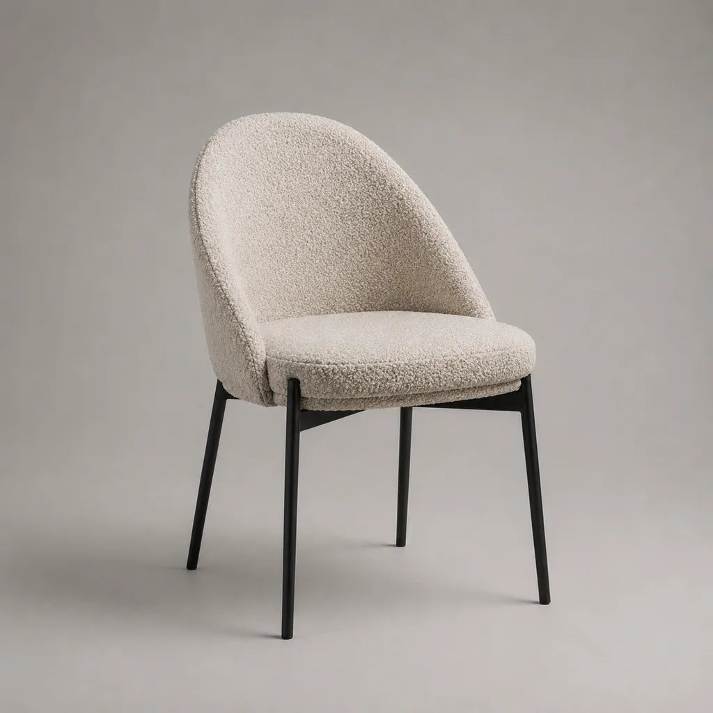 Sedia da pranzo imbottita in tessuto beige con schienale arrotondato e gambe in acciaio nero, 54 × 60 × 82 cm