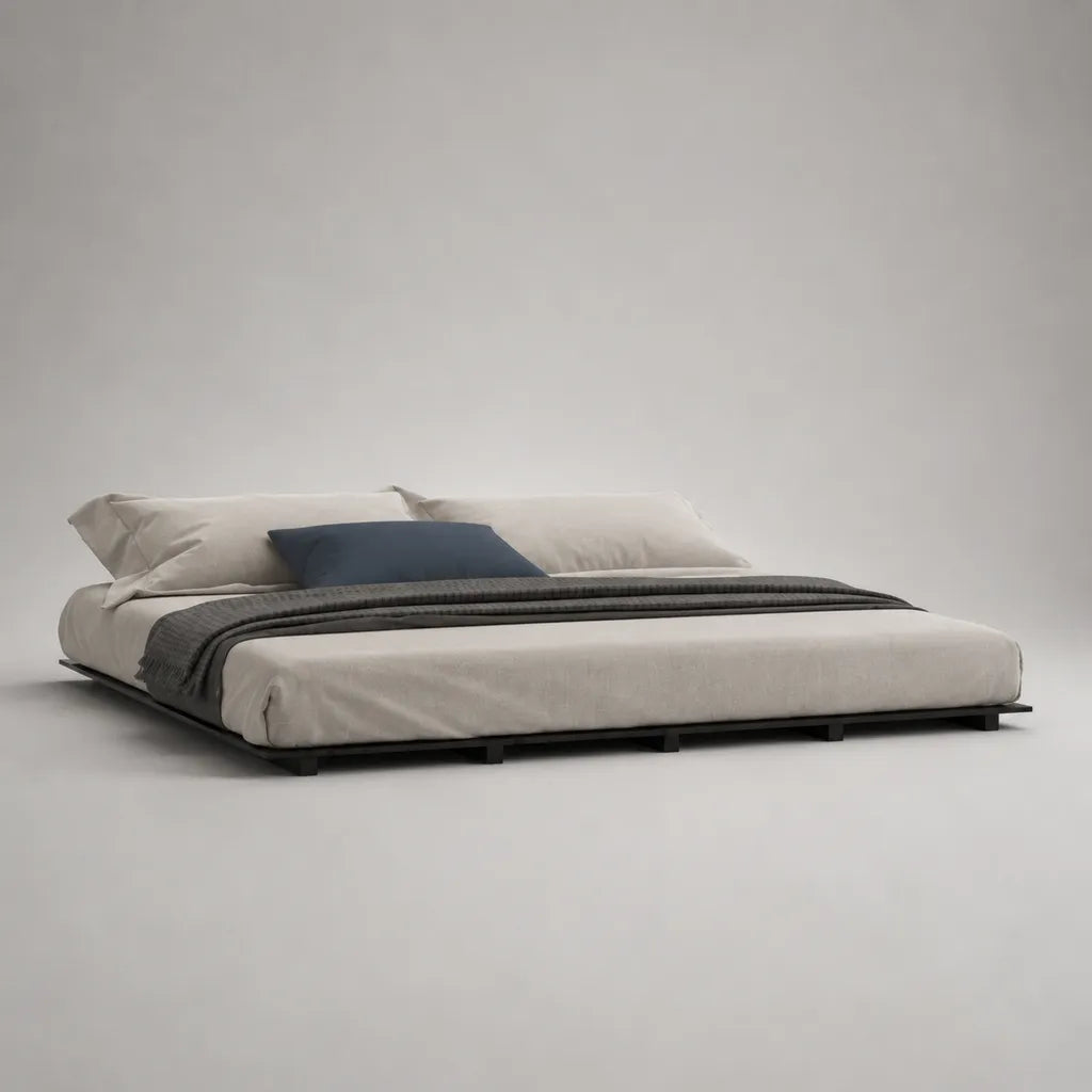 Letto matrimoniale basso imbottito 238 x 224 x 72 cm, rete 180 x 200 cm, in poliestere beige chiaro con struttura in acciaio nero