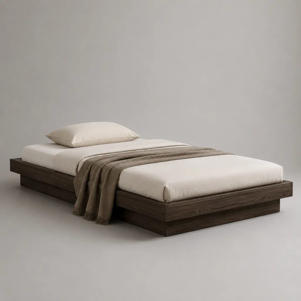 Letto matrimoniale a piattaforma senza testiera in legno massello di pino marrone scuro, per materasso 160 × 200 cm, dimensioni 170 × 210 × 30 cm